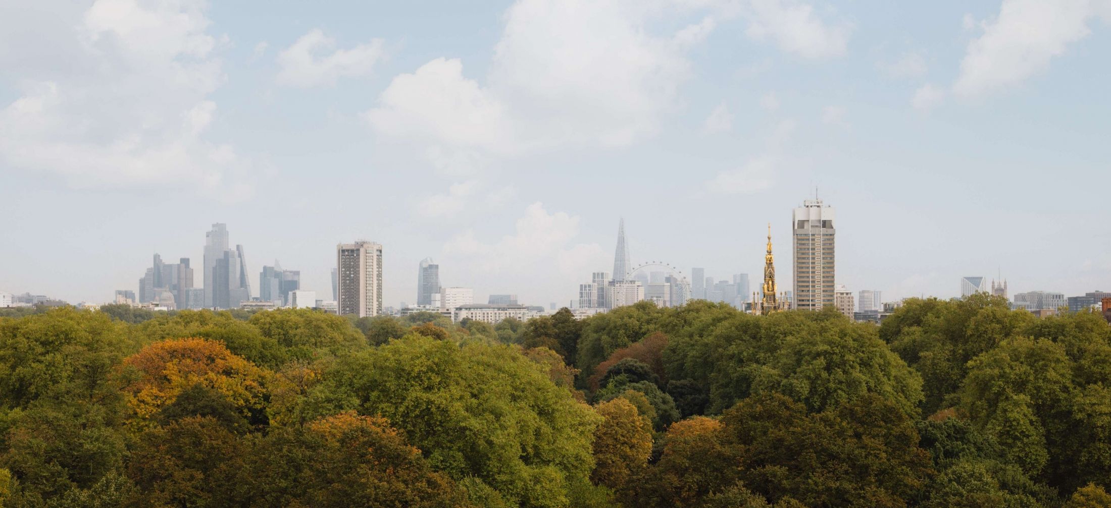 Guests staying at rooms and suites with garden views at Royal Garden Hotel, can indulge in the stunning view of Hyde Park, Kensington Gardens and London skyline.