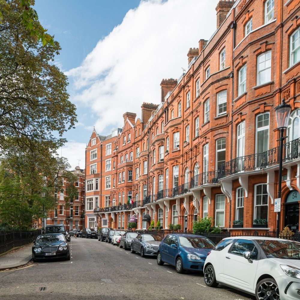 The charming neighbourhood of Royal Garden Hotel.