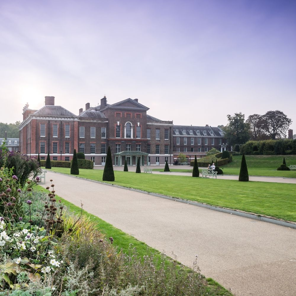 Royal Garden Hotel is situated just around the corner from the beautiful Kensington Palace, a historic mansion once home to Queen Victoria, Princess Diana and most recently, the Prince and Princess of Wales.