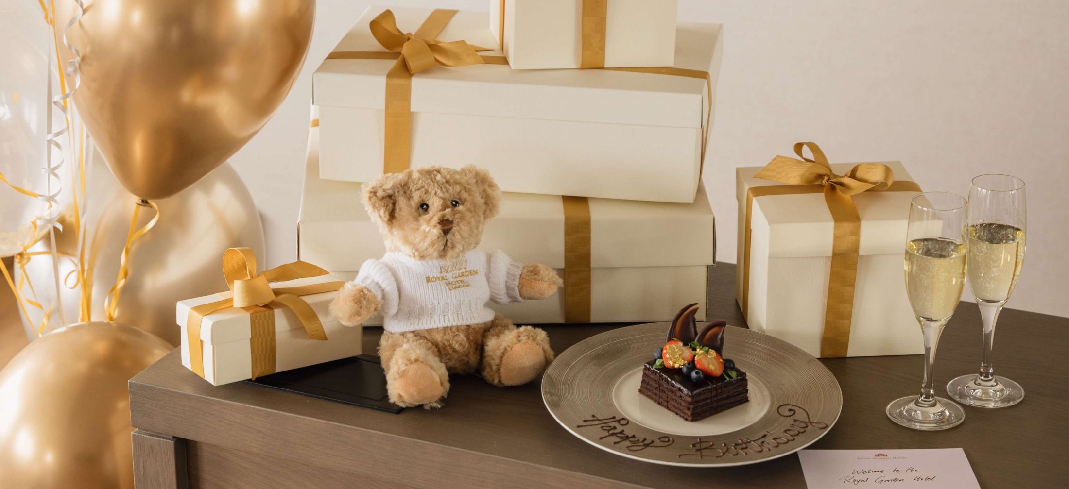 Royal Garden Hotel offers a range of options for guests to celebrate for special occassion while staying.
