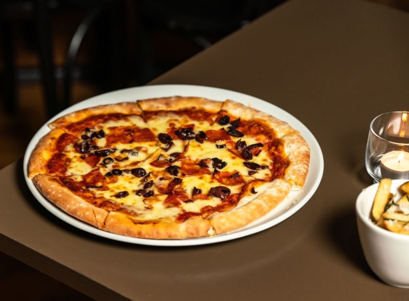 Piano Kensington offers not only handcrafted cocktails, but also bar snacks and pizzas.