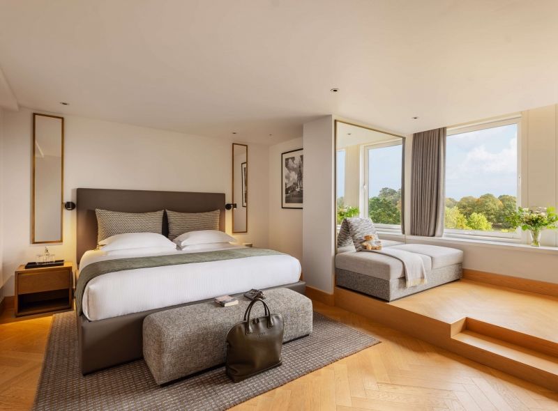 The newly refurbished and comfortable Park Suites at Royal Garden Hotel are enormous rooms featuring panoramic view of Kensington Gardens from high floors.