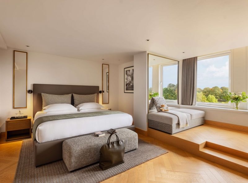 The newly refurbished Park Suites at Royal Garden Hotel offers a ample guest room, a lavish king bed, a comfortable sofa area and a beautiful view of Kensington Gardens.