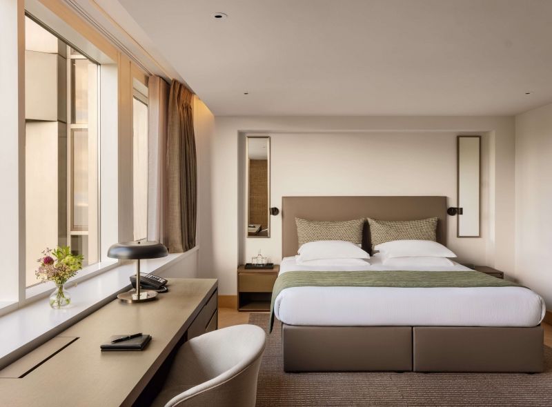 The newly refurbished Royal Deluxe Studio is an enormous room featuring a lavish king bed, ample bedroom space, and guarnateed high floor views.