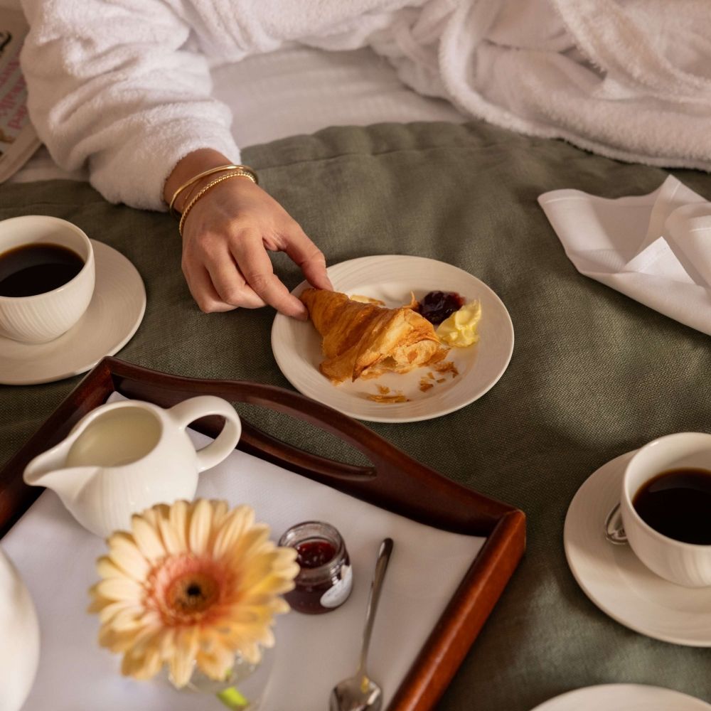 Royal Garden Hotel offers a variety of specialties ranging from breakfast, all night to late night in-room dining.