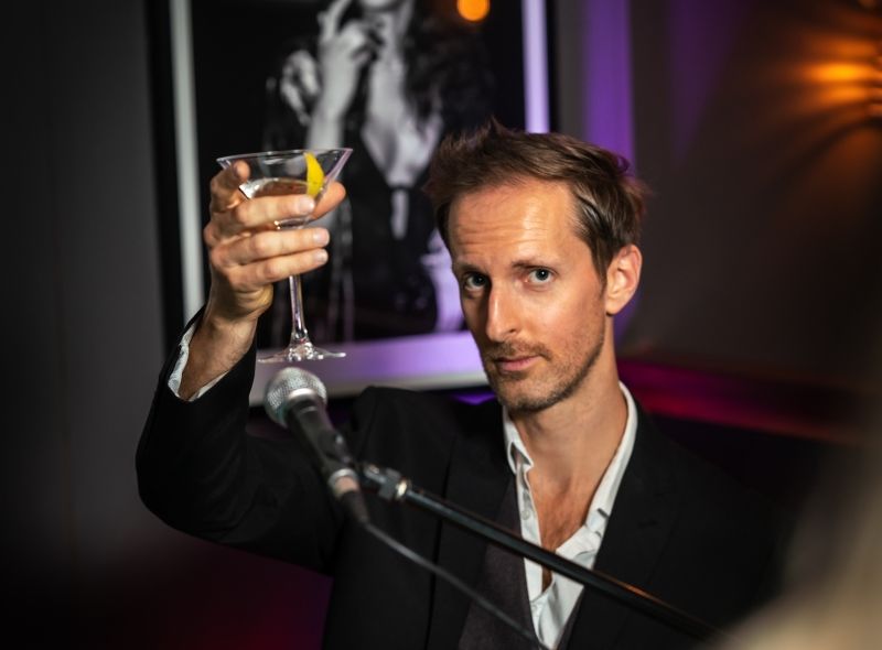 Pianist performing live piano at Piano Kensington cocktail bar.