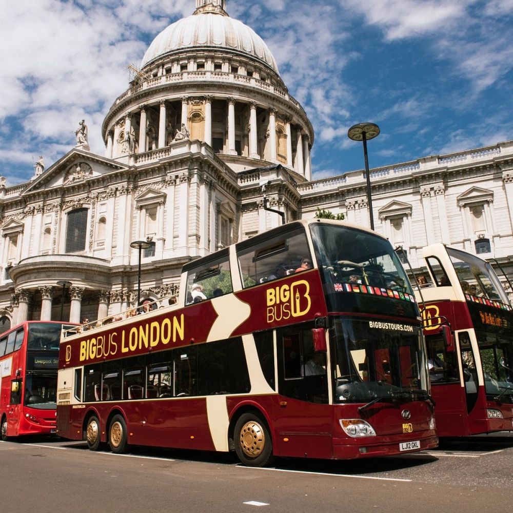 Royal Garden Hotel offers guests easy reach to various iconic landmarks, including Hyde Park, Kensington Palace, Royal Albert Hall, Natural History Museum, Harrods and many more.