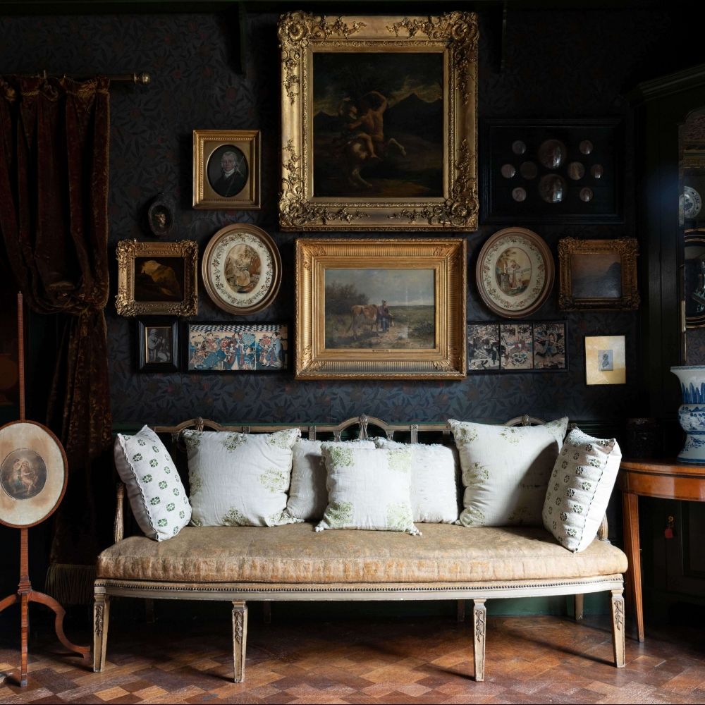 While staying at Royal Garden Hotel, guests can explore Leighton House or Sambourne House, beautiful artist houses from the Victorian era, with dreamy interiors and extraordinary art collections.